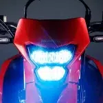 farol-frontal-xr-300l-tornado-vermelho-fighting-red